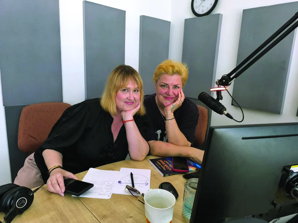 Antóny Nelly podcast felvétel közben